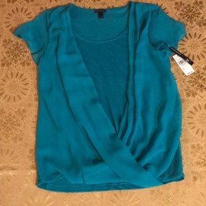 New women’s L blue top